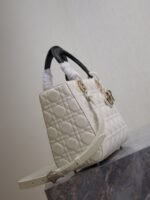 MEDIUM LADY BAG 24 IN WHITE QUILTED MACROCANNAGE CALFSKIN BLACK STRAP - Image 17
