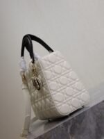 MEDIUM LADY BAG 24 IN WHITE QUILTED MACROCANNAGE CALFSKIN BLACK STRAP - Image 18