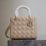 MEDIUM LADY BAG 24 IN POWDER BEIGE QUILTED MACROCANNAGE CALFSKIN METAL CHARM - Image 10