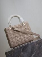 MEDIUM LADY BAG 24 IN POWDER BEIGE QUILTED MACROCANNAGE CALFSKIN METAL CHARM - Image 8
