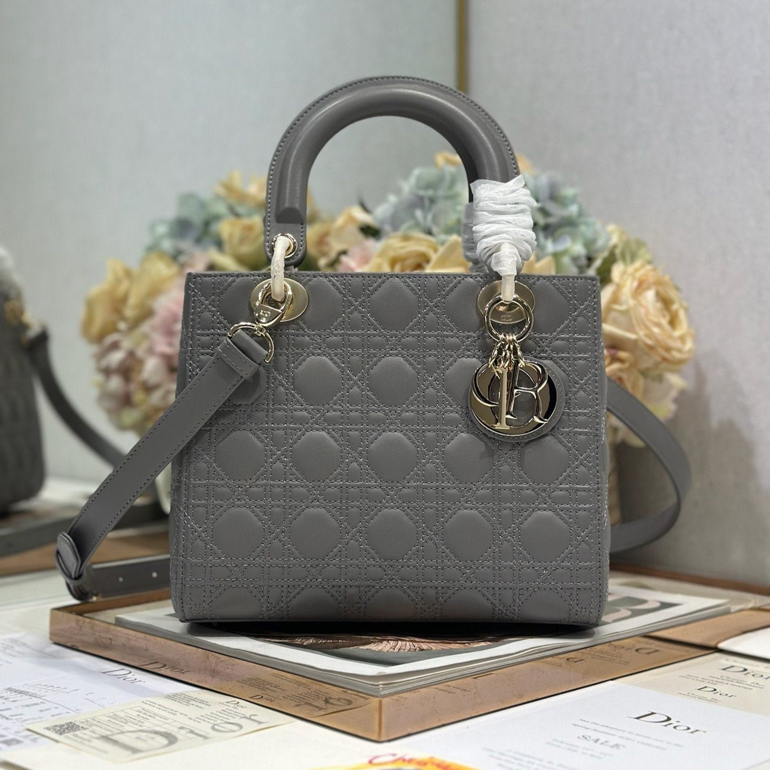 20241229_i1735478081_262_0_jpg_6cd3d063-b9b2-43f9-a37e-20cadf1faca5 LADY SMALL BAG 24 IN GREY MACROCANNAGE LAMBSKIN GOLD HARDWARE - Image 1