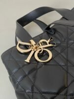 MEDIUM TOUJOURS BUCKET BAG 22 IN BLACK CANNAGE CALFSKIN - Image 17
