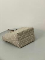 MEDIUM TOUJOURS BUCKET BAG 22 IN BEIGE CANNAGE CALFSKIN - Image 12