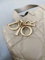 MEDIUM TOUJOURS BUCKET BAG 22 IN BEIGE CANNAGE CALFSKIN - Image 15