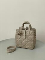 MEDIUM TOUJOURS BUCKET BAG 22 IN BEIGE CANNAGE CALFSKIN - Image 8