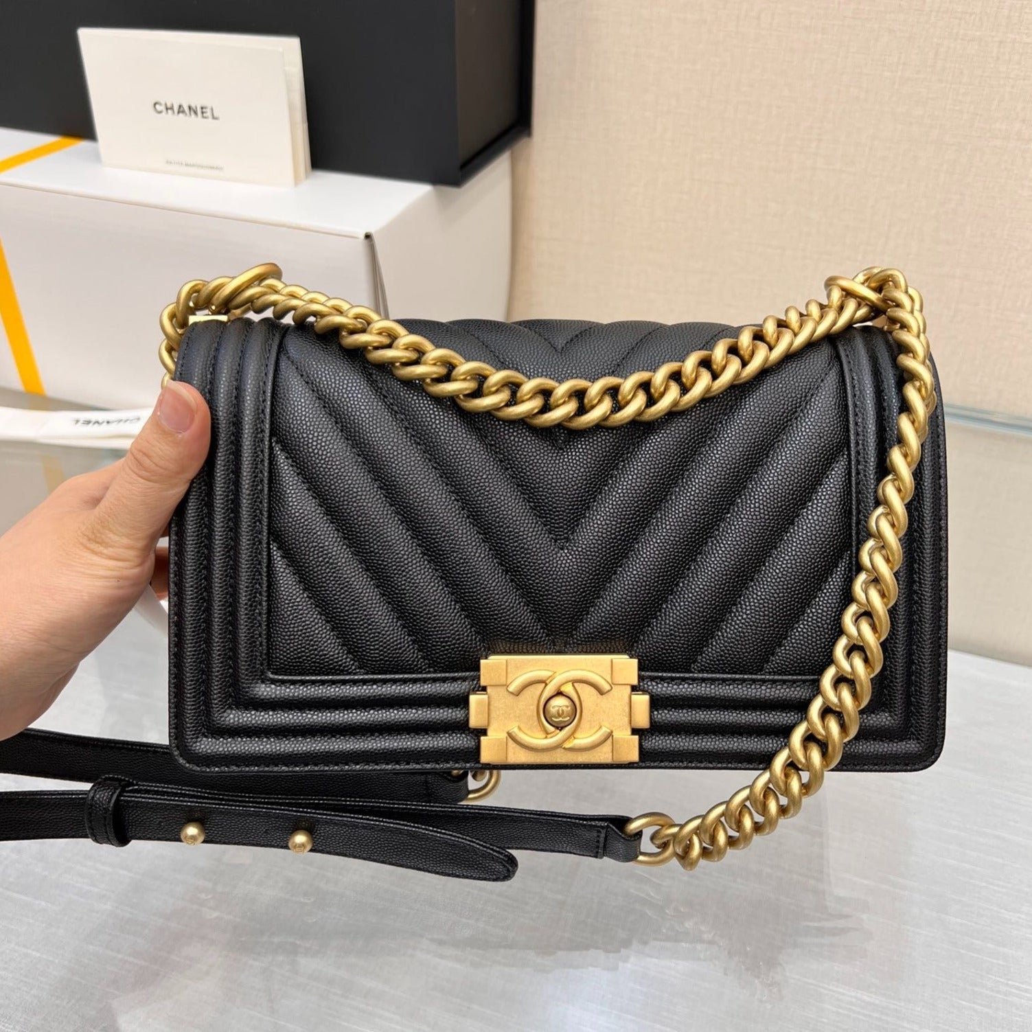 Image_20231111110943_a5649560-7cba-4ac0-9063-4e93db6173ff BOY BAG MEDIUM 25 BLACK HARDWARE - Image 1