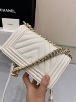 BOY BAG SMALL 20 WHITE CHEVRON CAVIAR GOLD HARDWARE - Image 4