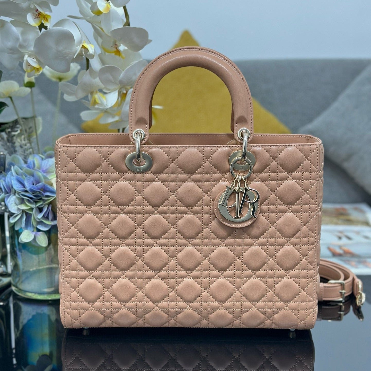 Image_20250408110853_3de71afb-289e-4bd0-b852-64c207ba0e30 LARGE 32 LADY BAG IN PEACE LAMBSKIN WITH GOLD HARDWARE - Image 1