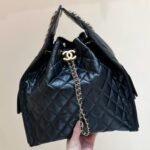CC 25 HANDBAG IN BLACK 40 GRAINED CALFSKIN GOLD HARDWARE