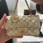 CC CLASSIC FLAP BAG 13 IN GOLD LAMBSKIN WITH PEARL HEART CHARM - Image 8