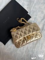 CC CLASSIC FLAP BAG 13 IN GOLD LAMBSKIN WITH PEARL HEART CHARM - Image 4
