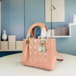 LADY BAG 24 BEIGE PATENT CALFSKIN GOLD HARDWARE - Image 9