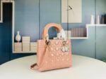 LADY BAG 24 BEIGE PATENT CALFSKIN GOLD HARDWARE - Image 10