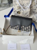 DIOR 25S MEDIUM SADDLE POUCH WITH CHAIN 21 IN BLUE BLACK DIOR OBLIQUE JACQUARD CANVAS AND CALFSKIN - Image 9