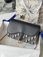 DIOR 25S MEDIUM SADDLE POUCH WITH CHAIN 21 IN BLUE BLACK DIOR OBLIQUE JACQUARD CANVAS AND CALFSKIN - Image 3