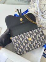 DIOR 25S MEDIUM SADDLE POUCH WITH CHAIN 21 IN BLUE BLACK DIOR OBLIQUE JACQUARD CANVAS AND CALFSKIN - Image 5