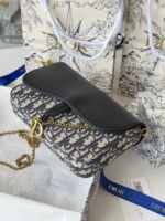 DIOR 25S MEDIUM SADDLE POUCH WITH CHAIN 21 IN BLUE BLACK DIOR OBLIQUE JACQUARD CANVAS AND CALFSKIN - Image 7