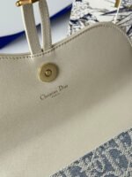 DIOR 25S MEDIUM SADDLE POUCH WITH CHAIN 21 IN LIGHT BLUE DIOR OBLIQUE JACQUARD CANVAS - Image 11