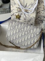 DIOR 25S MEDIUM SADDLE POUCH WITH CHAIN 21 IN GRAY DIOR OBLIQUE JACQUARD CANVAS - Image 3
