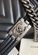 CHANEL 25S BOY BAG 20 IN BLACK LAMBSKIN - Image 4
