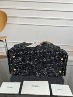 CHANEL 25S HOBO BAG 30 IN BLACK TWEED WITH GOLD HARDWARE - Image 18