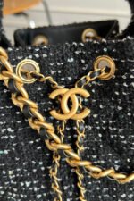 CHANEL 25S HOBO BAG 30 IN BLACK TWEED WITH GOLD HARDWARE - Image 16