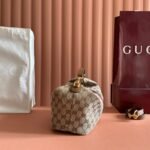 GUCCI 26S GIGLIO TOP HANDLE BAG 27 IN WARM BEIGE AND BROWN CANVAS - Image 3