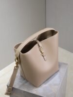 YSL 25S LE 5 À 7 BUCKET 26 IN NUDE CALFSKIN GOLD HARDWARE - Image 6