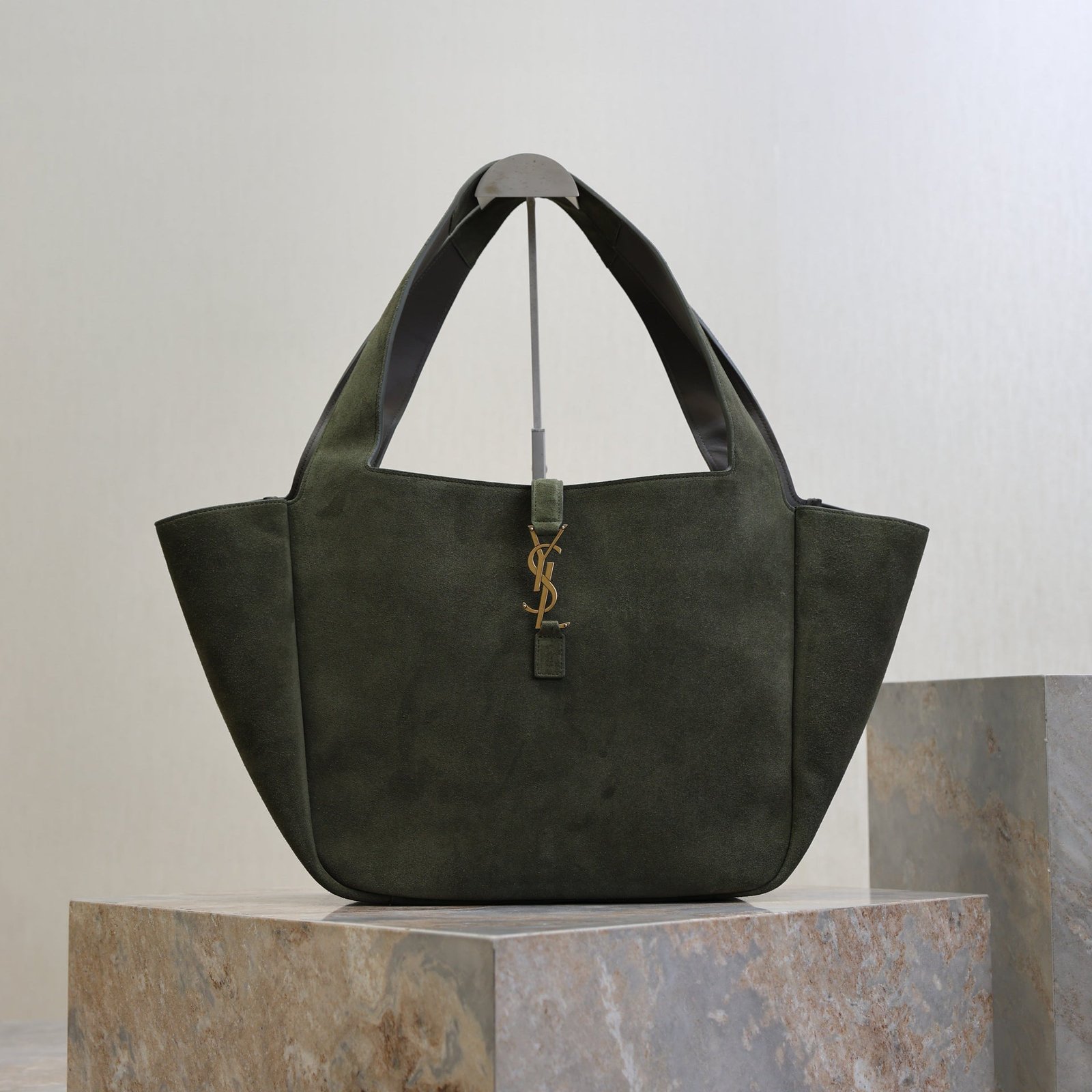 imgHD_f8c0bdc9_20250903_i1756883489064_9556_0_0_jpg YSL 25S LE 5 À 7 BEA 50 IN DARK OLIVE SUEDE GOLD HARDWRE - Image 1