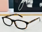 MIU SUNGLASSES IN RECTANGULAR ACETATE 646116 - Image 4
