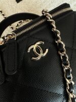 CHANEL 25S VANITY BAG 17 IN BLACK CAVIAR LEATHER WITH GOLD HARDWARE - Image 11
