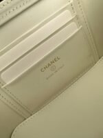 CHANEL 25S VANITY BAG 17 IN WHITE CAVIAR LEATHER WITH GOLD HARDWARE - Image 2