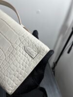 KELLY CUT 31 IN WHITE SHINNY ALLIGATOR LEATHER WITH GOLD HARDWARE - Image 30
