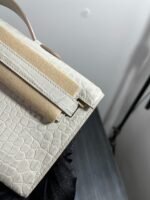 KELLY CUT 31 IN WHITE SHINNY ALLIGATOR LEATHER WITH GOLD HARDWARE - Image 27