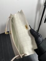 KELLY CUT 31 IN WHITE SHINNY ALLIGATOR LEATHER WITH GOLD HARDWARE - Image 3