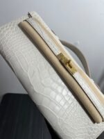KELLY CUT 31 IN WHITE SHINNY ALLIGATOR LEATHER WITH GOLD HARDWARE - Image 17