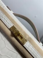 KELLY CUT 31 IN WHITE SHINNY ALLIGATOR LEATHER WITH GOLD HARDWARE - Image 6