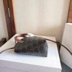 CELINE 25S TEEN COEUR BAG 19 MM IN BLACK TRIOMPHE CANVAS AND TAN CALFSKIN - Image 9