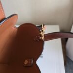 CELINE 25S TEEN COEUR BAG 19 MM IN BLACK TRIOMPHE CANVAS AND TAN CALFSKIN - Image 17
