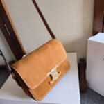 CELINE 25S TEEN TRIOMPHE BAG 18MM IN CARAMEL BROWN SUEDE GOLD HARDWARE - Image 6