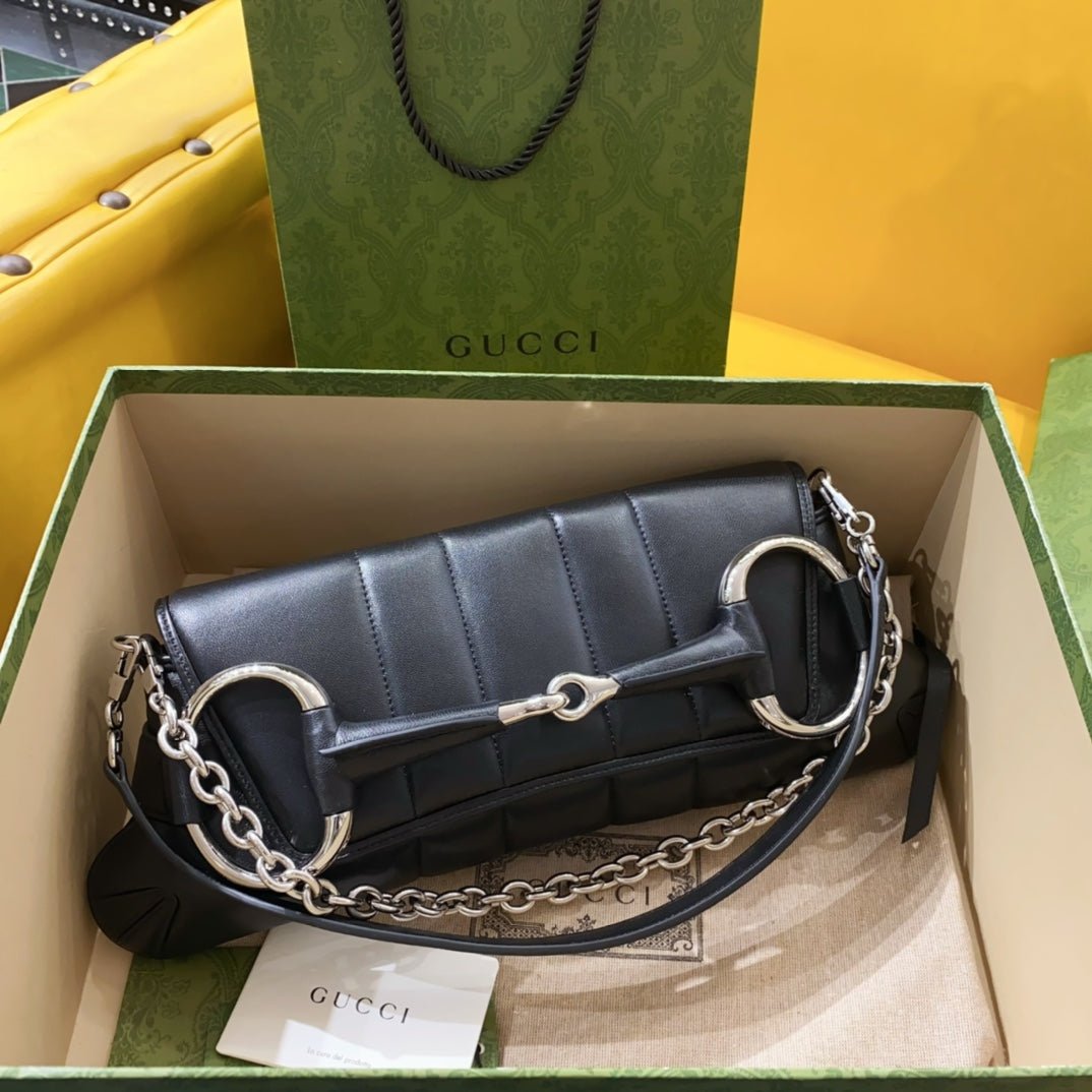img_204e9d03_20231027_i1698392622_528_0_jpg HORSEBIT CHAIN HANDBAG 38 IN BLACK CALFSKIN SILVER HARDWARE - Image 1