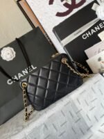 CAMERA BAG 18 IN BLACK QUILTED LAMBSKIN DOUBLE C GOLD COIN - Image 3