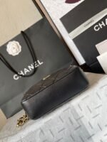 CAMERA BAG 18 IN BLACK QUILTED LAMBSKIN DOUBLE C GOLD COIN - Image 4