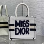 BOOK TOTE 26 IN WHITE MIX BLACK CANVAS 226503 - Image 9