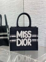 BOOK TOTE 26 IN BLACK MIX WHITE CANVAS 226506 - Image 11