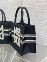 BOOK TOTE 26 IN BLACK MIX WHITE CANVAS 226506 - Image 3