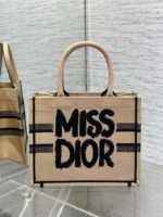 BOOK TOTE 26 BEIGE AND BLACK MISS GRAFFITI EMBROIDERY - Image 2