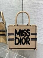 BOOK TOTE 26 BEIGE AND BLACK MISS GRAFFITI EMBROIDERY - Image 11