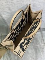 LARGE BOOK TOTE 42 BEIGE AND BLACK MISS DIOR GRAFFITI EMBROIDERY - Image 15