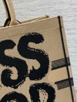 LARGE BOOK TOTE 42 BEIGE AND BLACK MISS DIOR GRAFFITI EMBROIDERY - Image 3